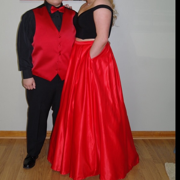 Dresses & Skirts - Red and black off the shoulder two piece dress